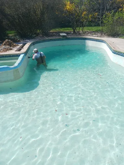 Pool Tile Cleaning